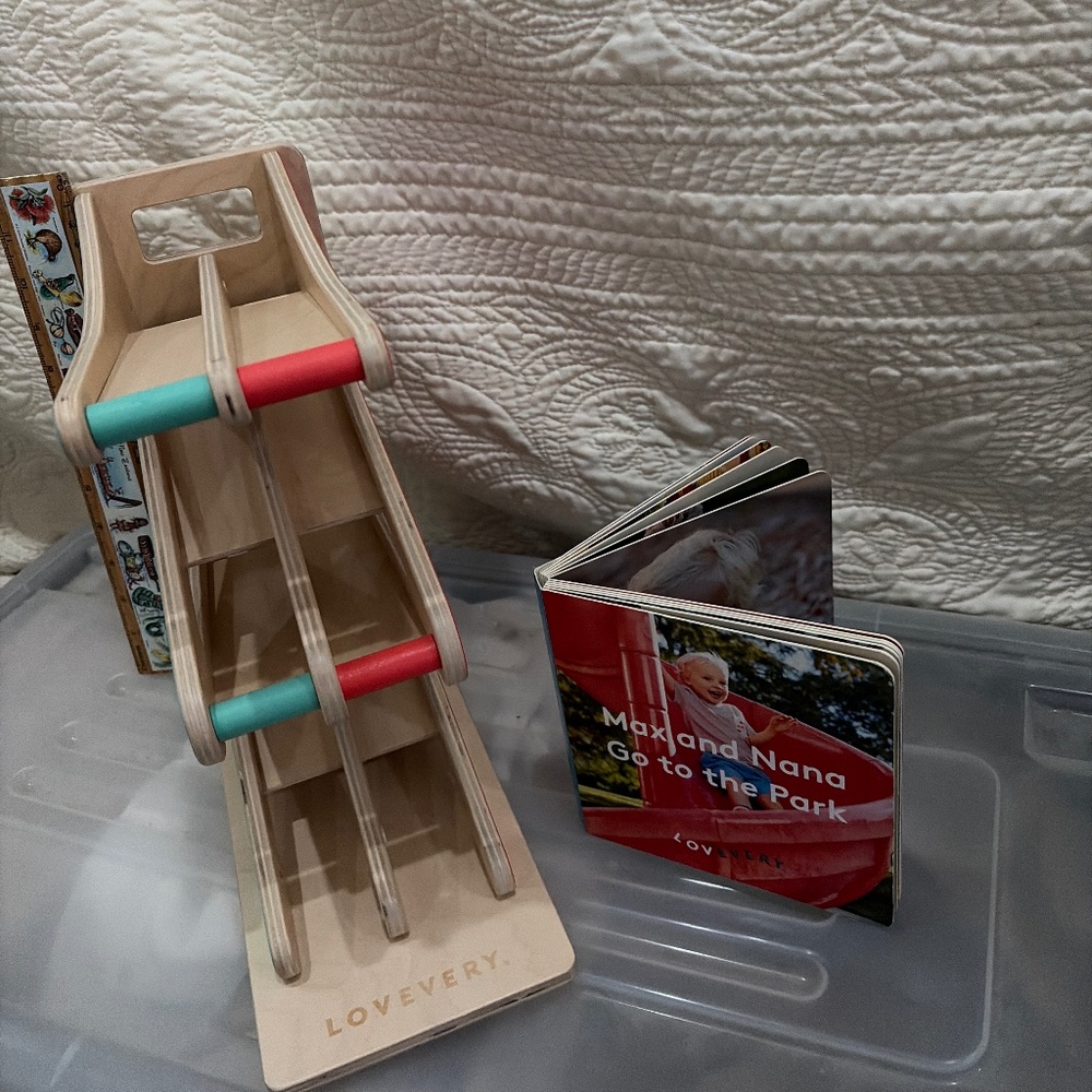 Lovevery Nana & Max Book And Wood Race & Chase Ramp
